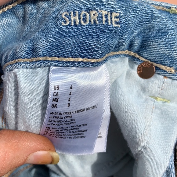 American Eagle Lacey Cut Off Short Jean sz 4 - Picture 6 of 8